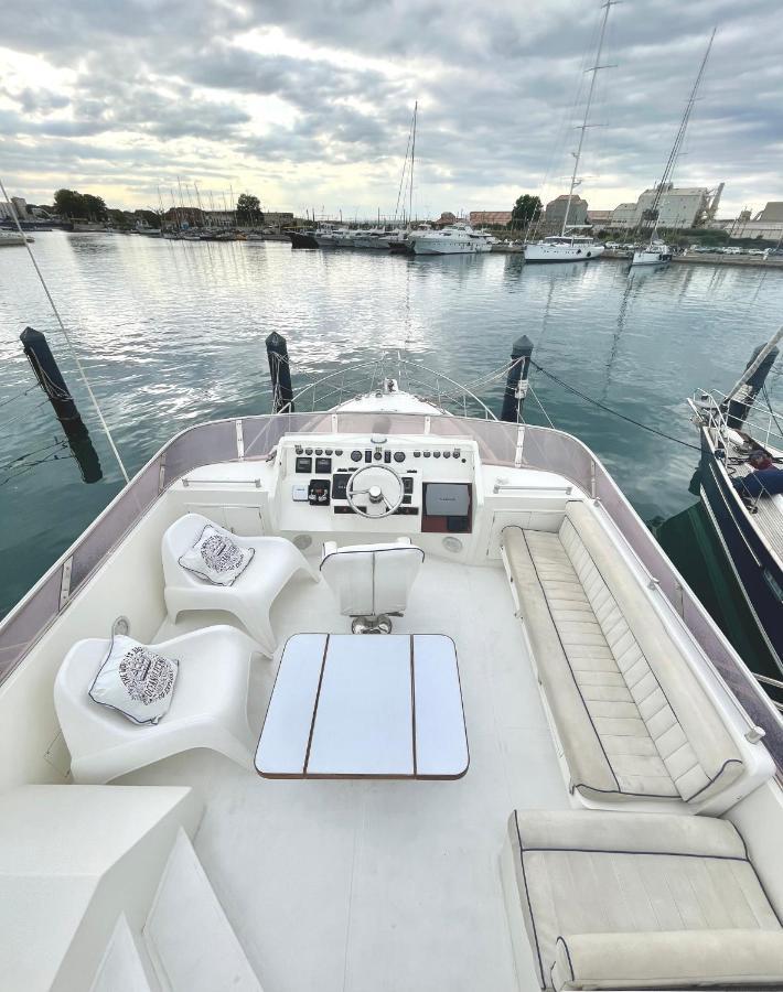 Navi Yacht A Sete, 2 A 8 Couchages, Privatif Hotel ภายนอก รูปภาพ